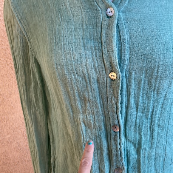 Jen’s Pirate Booty Seafoam Green Gauzey Button Down - Picture 4 of 10